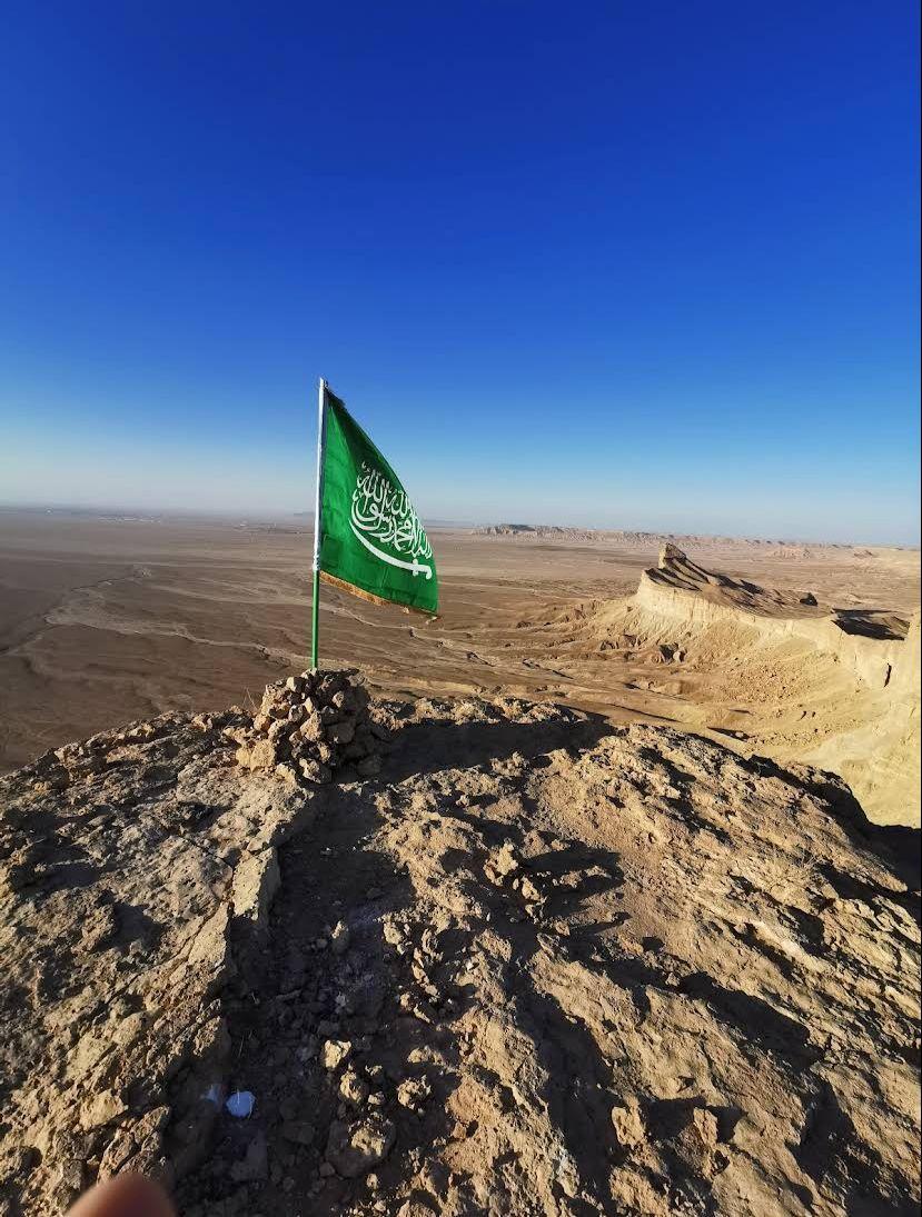 Hiking Khashm Al Husan Image 2