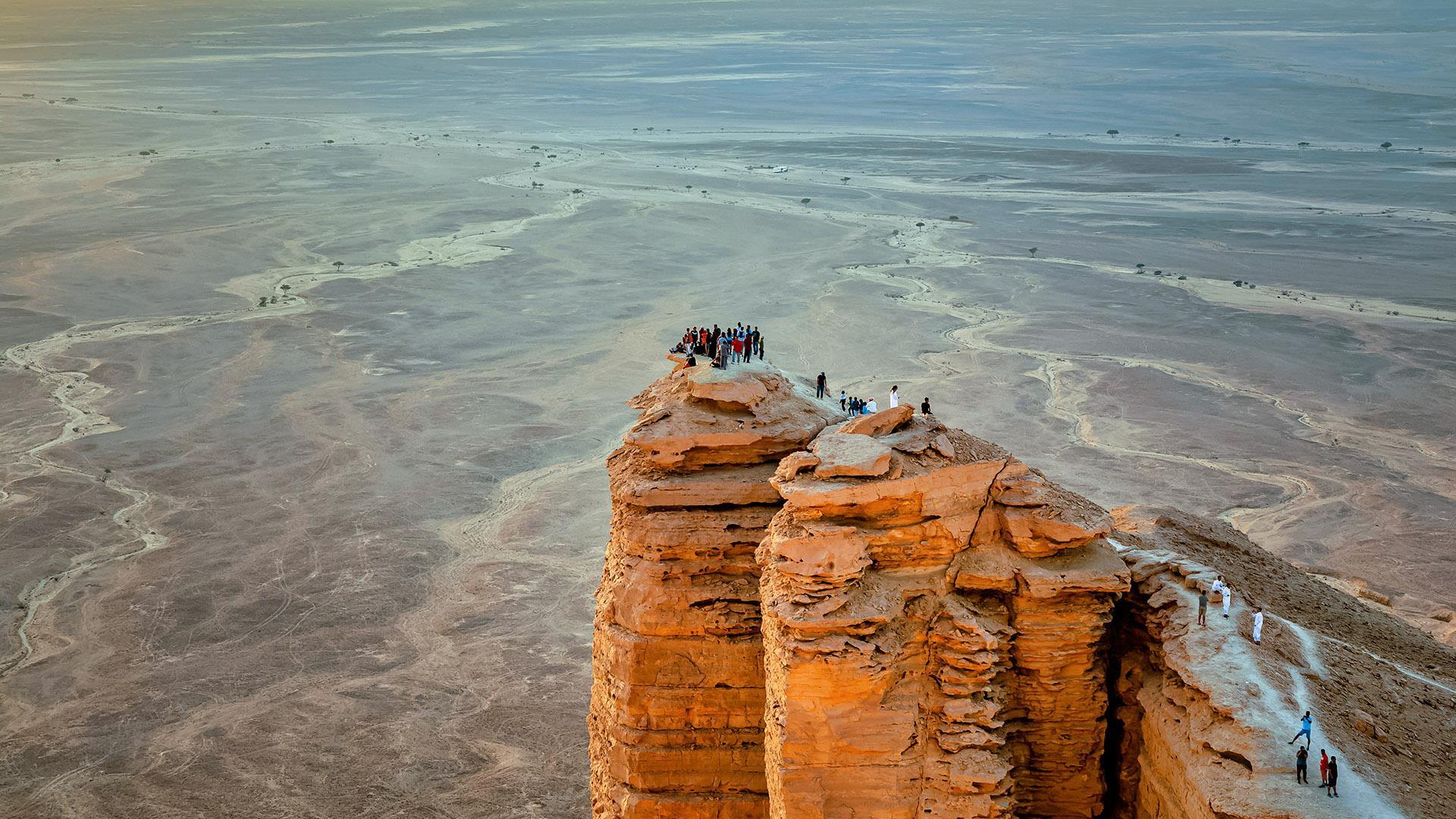 Edge of the World (Tuwaiq Mountains) Image 3
